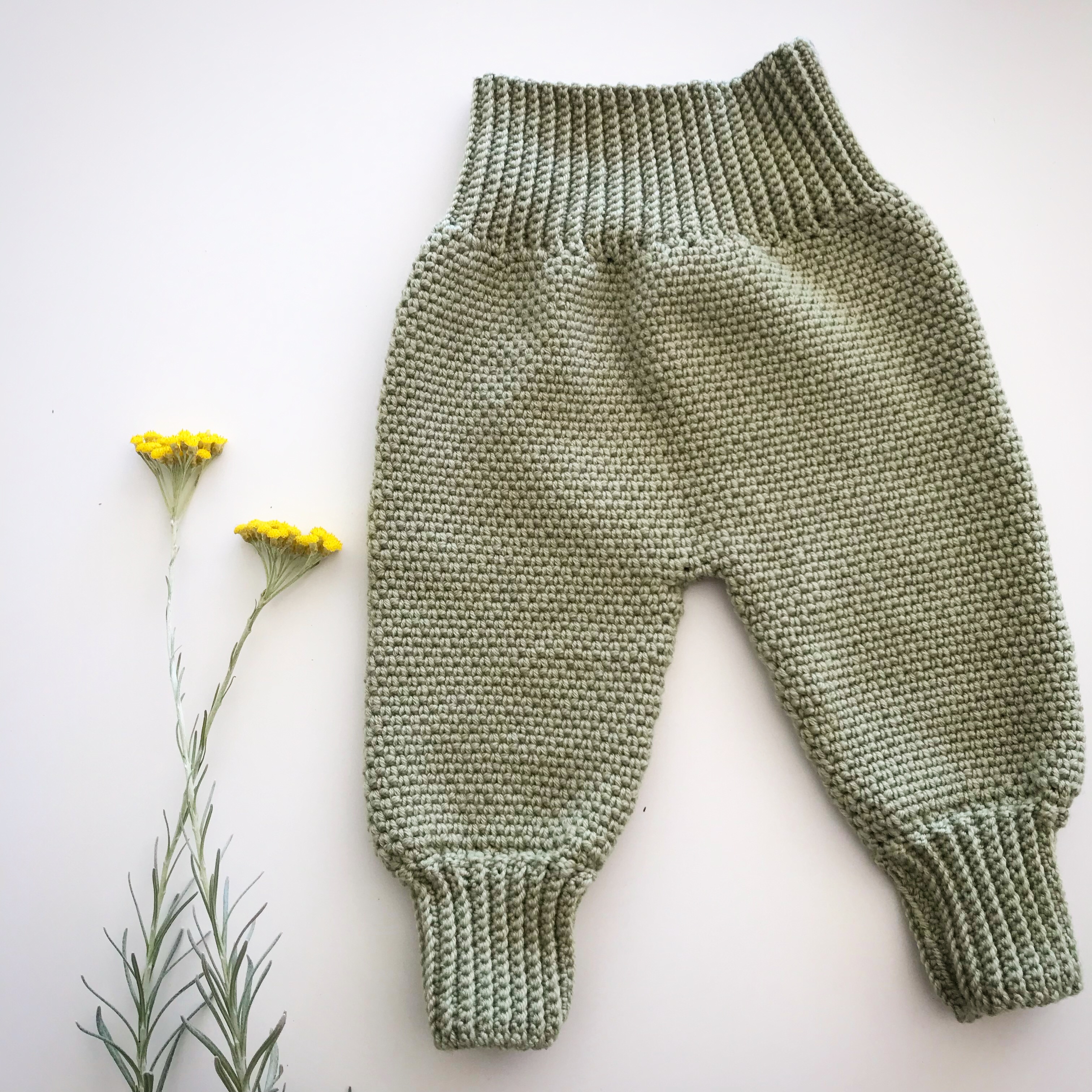 Hæklet babytøj - bukser - Rye Kreativitet